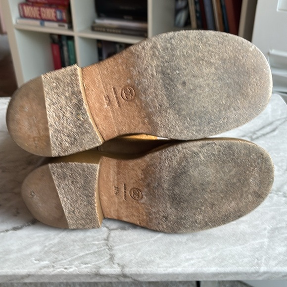 Chanel women’s great condition 100% authentic Tan Suede Boots size 37.5 - Picture 8 of 10